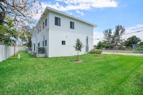 New Townhome Near Wilton/Las Olas/Beach Форт-Лодердейл Экстерьер фото