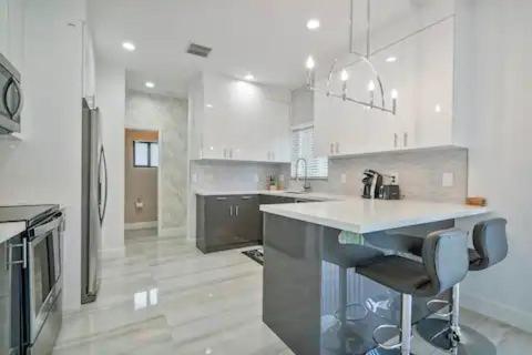 New Townhome Near Wilton/Las Olas/Beach Форт-Лодердейл Экстерьер фото
